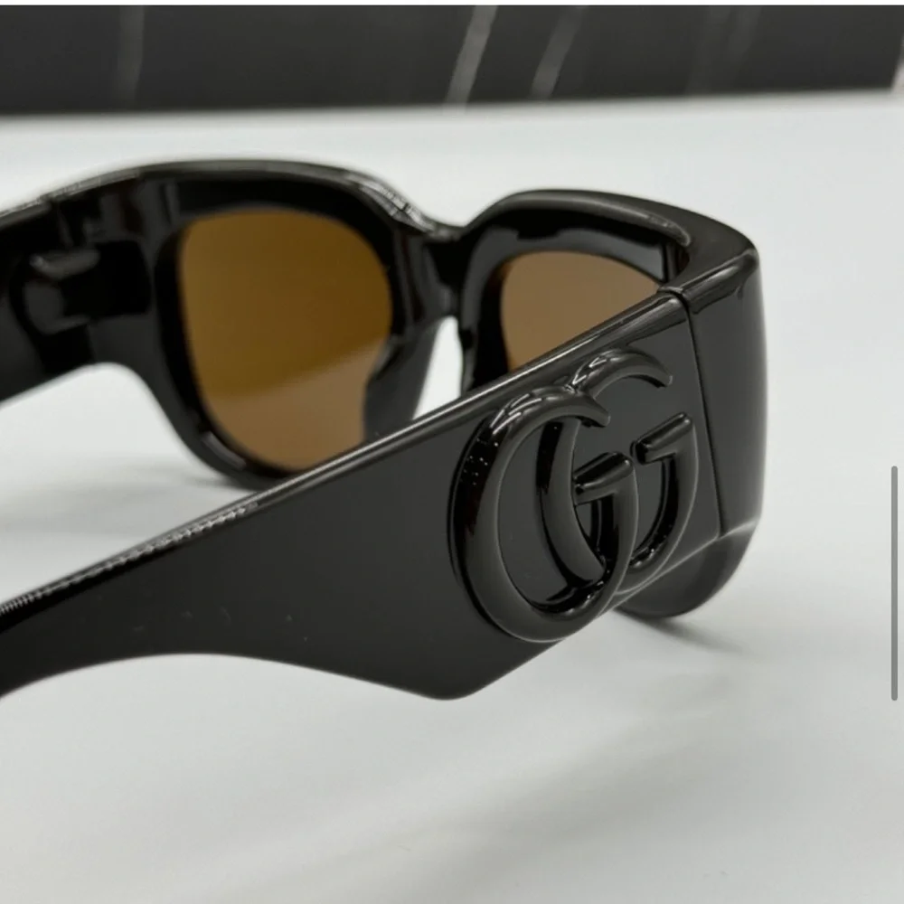 Authenticated! NWT! Gucci Oversized Sunglasses w/ Large GG Logo - Dark Brown